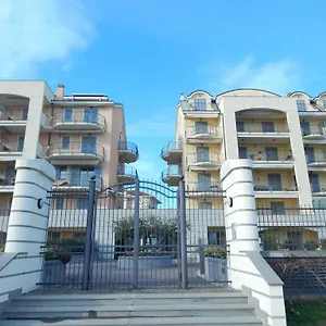 https://residence-la-perla-finale-ligure.hotelitalianriviera.com